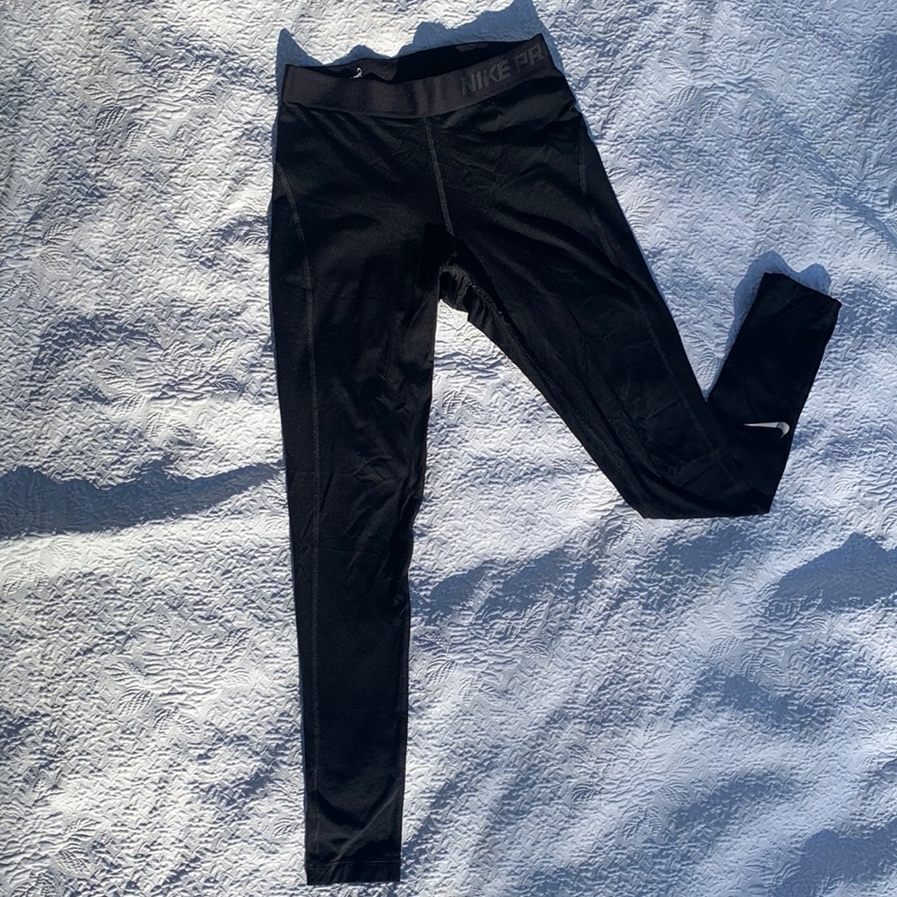 Black Nike pro leggings